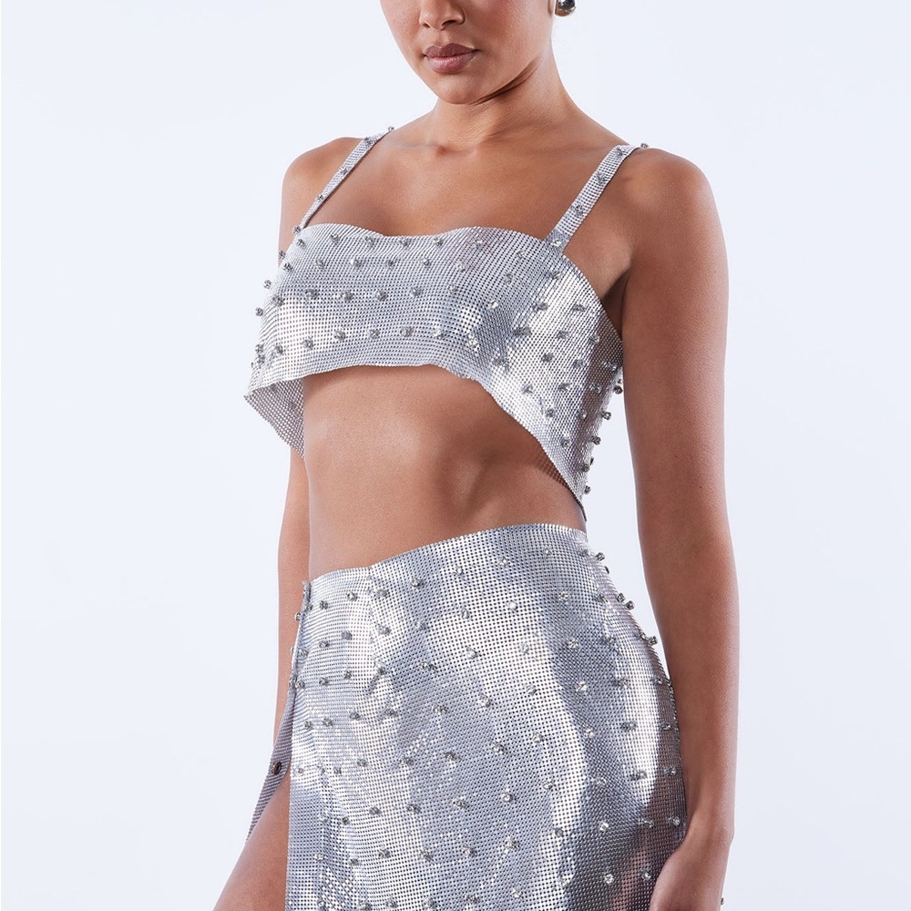 NWOT. Fashion Nova Embellished Metallic Silver Chainmail Skirt Set. - Picture 2 of 4